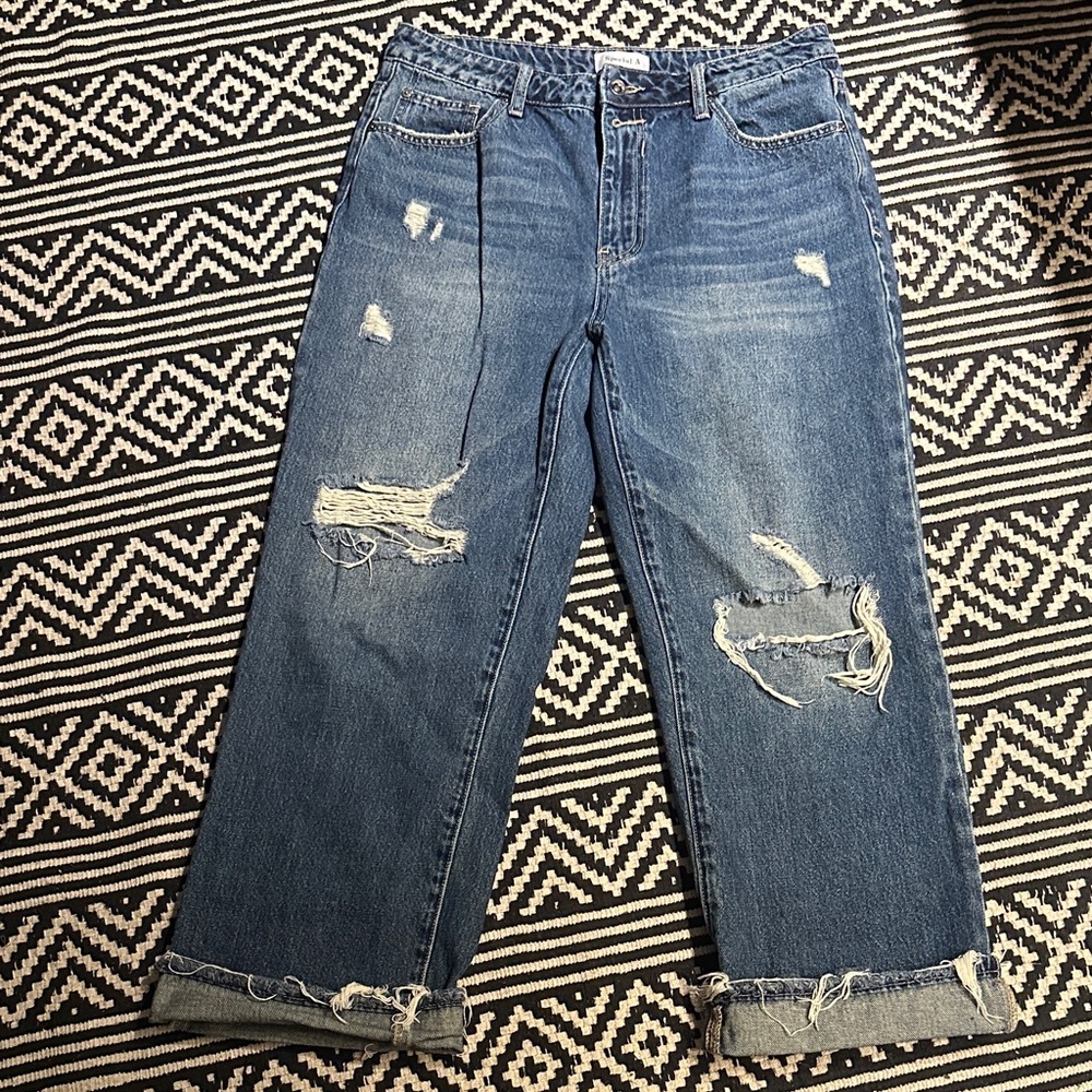 Casual Distressed Boyfriend Jeans in Classic Blue
